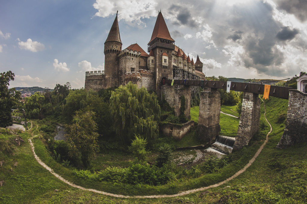 casteșlul corvinilor 2