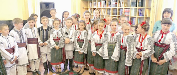 copii_români_scoala_populară_de_arte_Cernauti