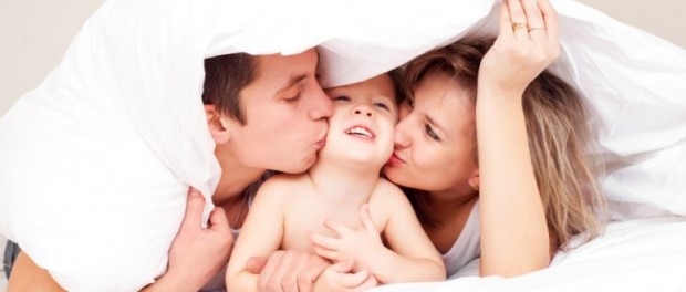 happy-couple-with-baby-770x433