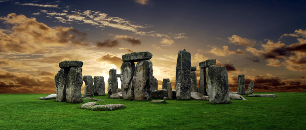 stonehenge-at-dawn