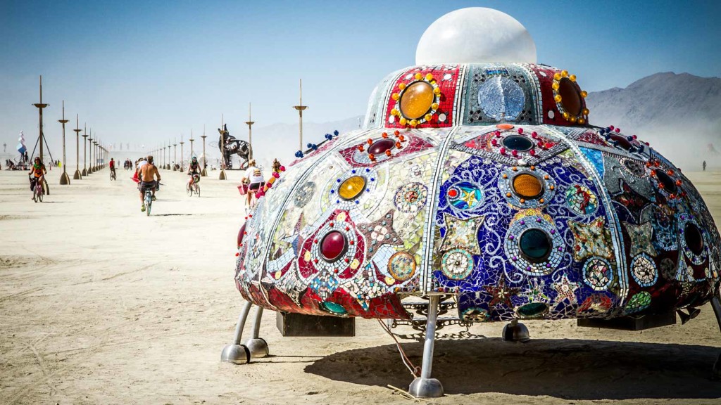 lets-travel-to-nevada-usa-burning-man-festival-with-travis-white-featured