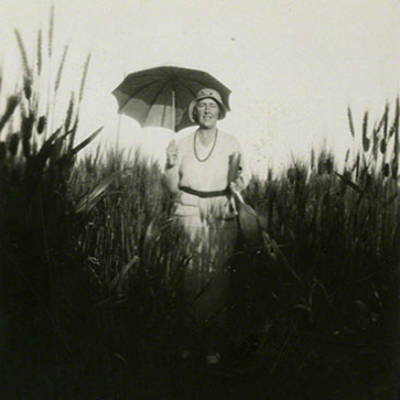 Christie_in_corn_field_2