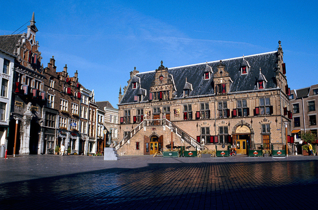 1280px-Nijmegen_Marktplatz