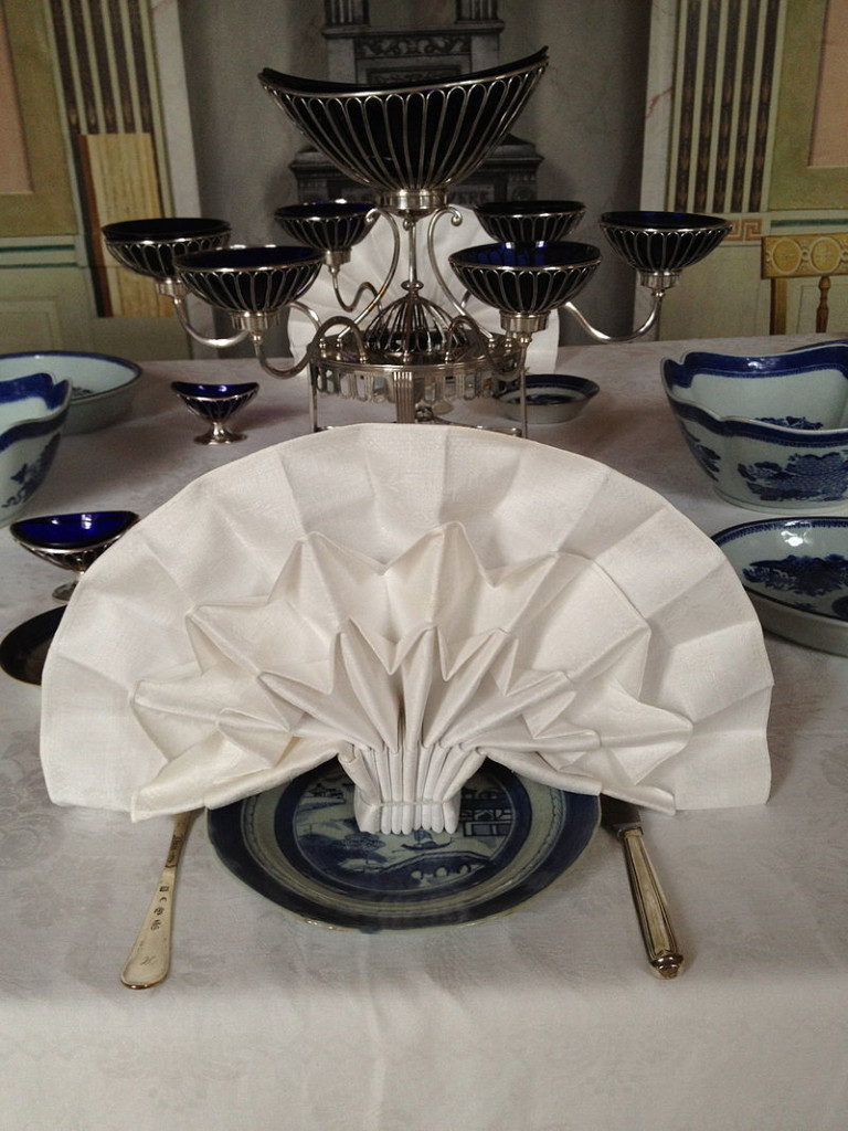 800px-Brede-LilleBrede-napkin