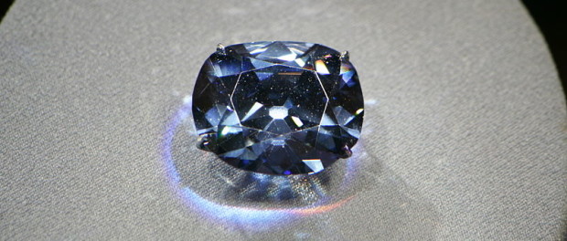 800px-HopeDiamondwithLighting2