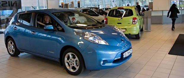 Nissan-Leaf-electric-car--010