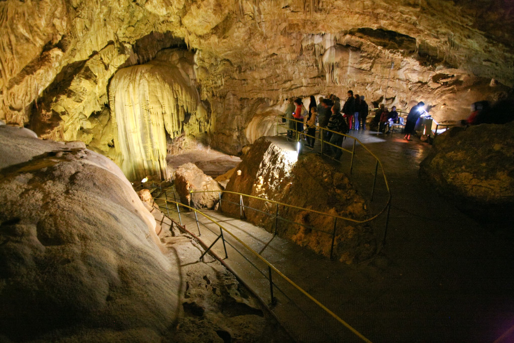 New_Athos_cave_(3338661608)