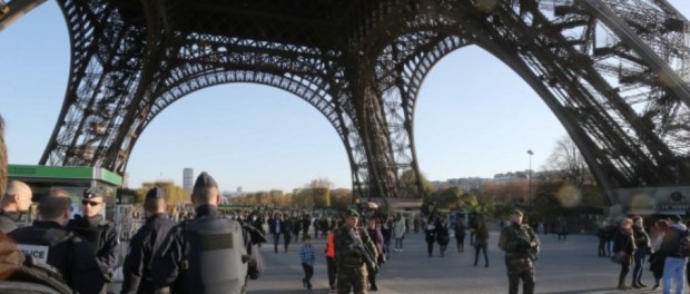 Turnul eifel militari