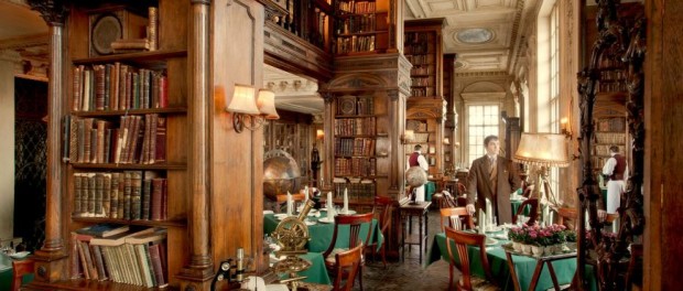 un-restaurant-construit-intr-o-biblioteca-este-cel-mai-frumos-loc-in-care-poti-lua-cina_2_size1