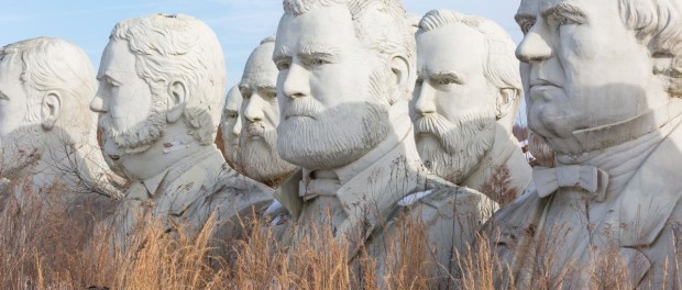 abandoned-statues-waste-williamsburg
