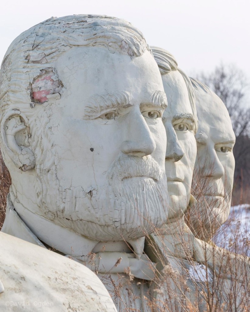 abandoned-statues-waste-williamsburg