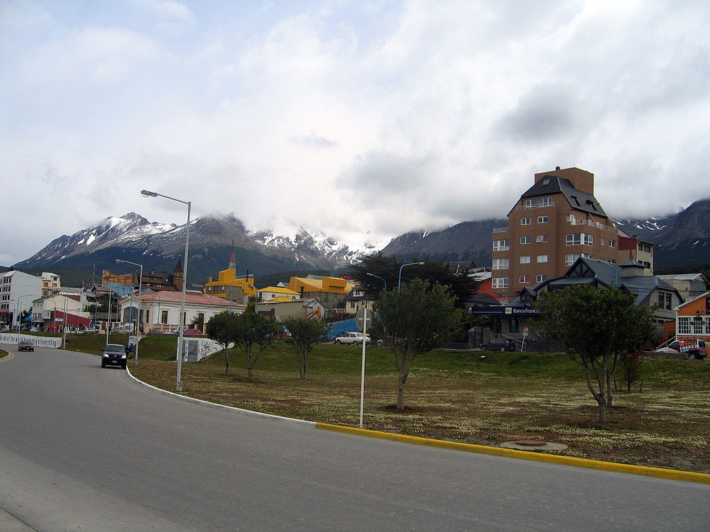 1024px-Ushuaia_city_view