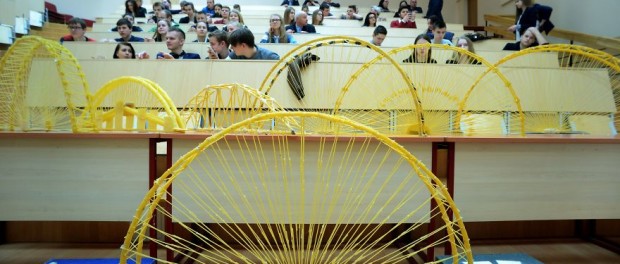 Students-build-bridges-from-pasta-that-can-carry-at-least-251-kg-571156026326a__880
