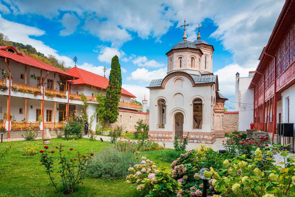 Mănăstirea-Arnota-2