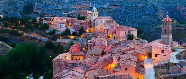 albarracn-sits-perched-high-on-a-mountaintop