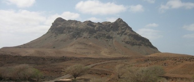 munte in desert
