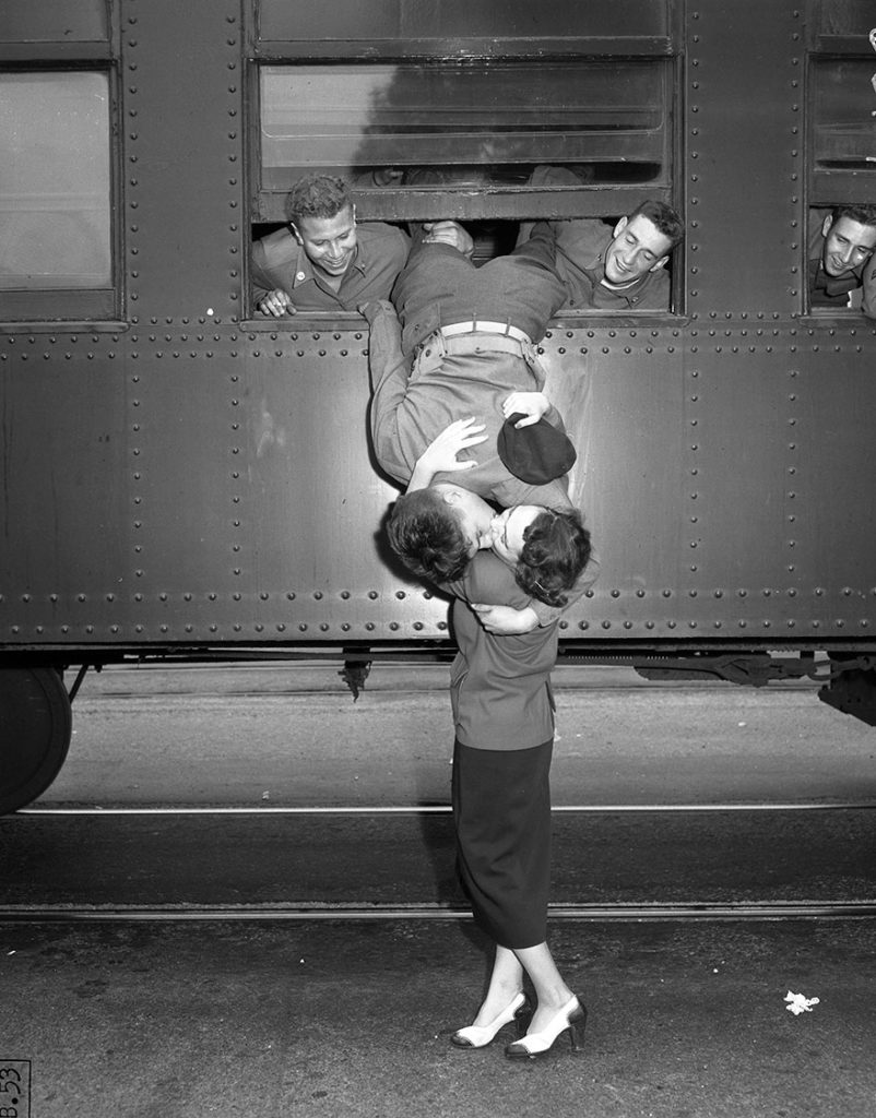 old-photos-vintage-war-couples-love-romance-33-573302d73cfbc__880