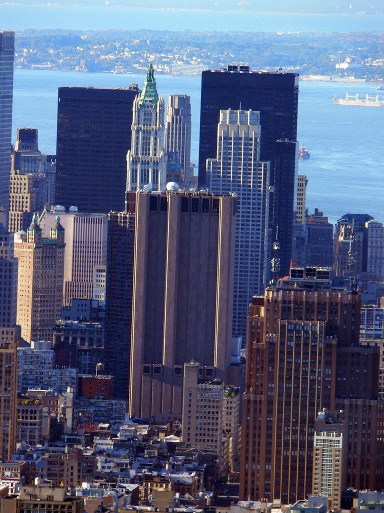 windowless-skyscrape-new-york-city-768x1024