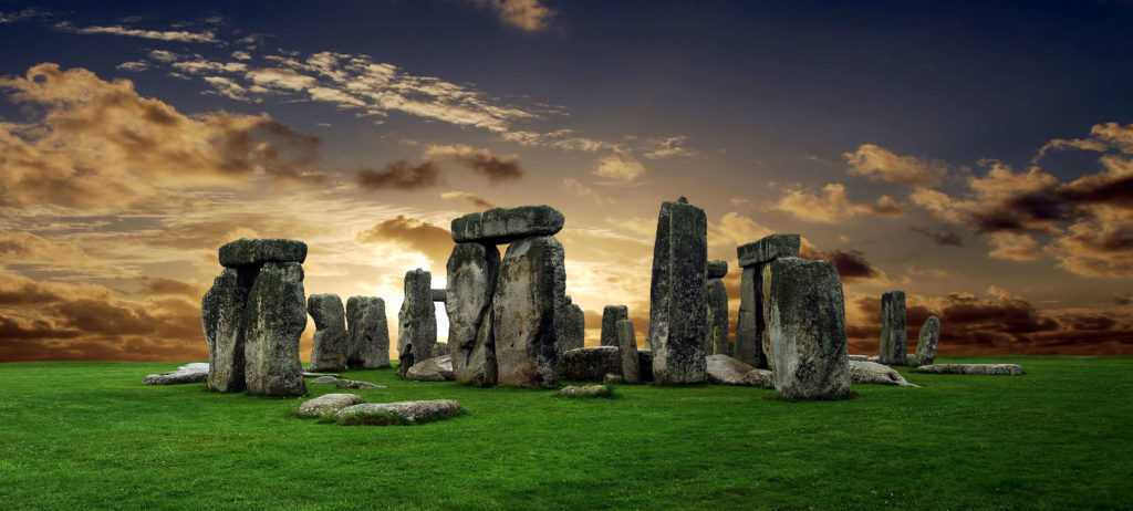 stonehenge-at-dawn