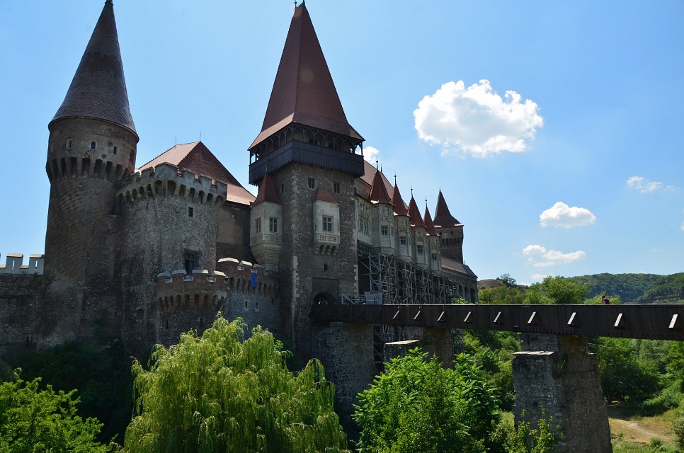 Corvin.Castle.640.18758