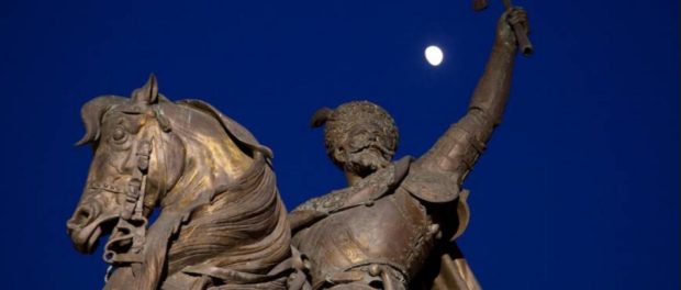 mihai statuie