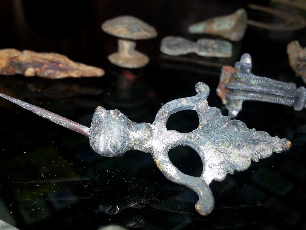 fibula-dacica-cu-cap-de-lup-1024x768