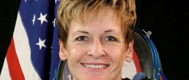 nasa-astronaut-femeie
