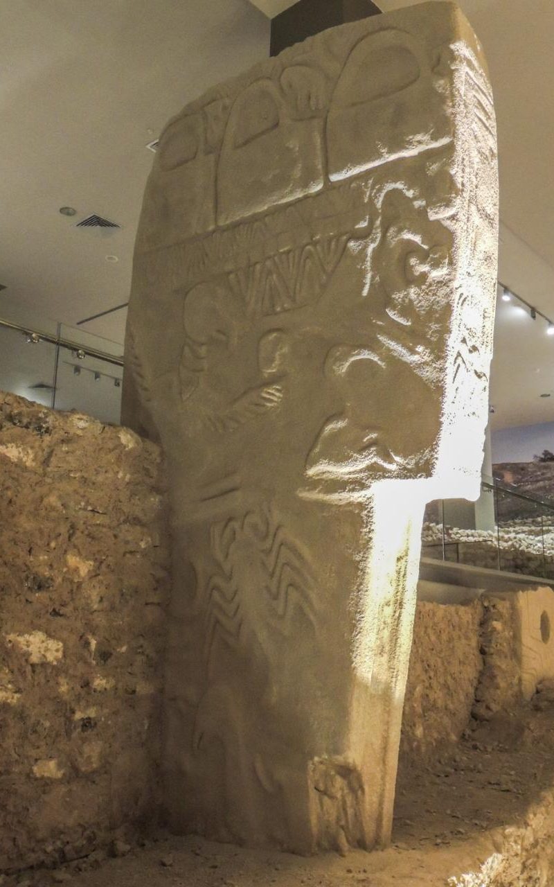 Replica-of-pillar-43-the-Vulture-Stone-at-Gobekli-Tepe-Sanliurfa-Museum-Turkey-credit-Alistair-Coombs-xlarge_trans_NvBQzQNjv4BqImq0gSBkzcH_-jHFXstKOOPHi_e1tpOIk75CAYQiDp0