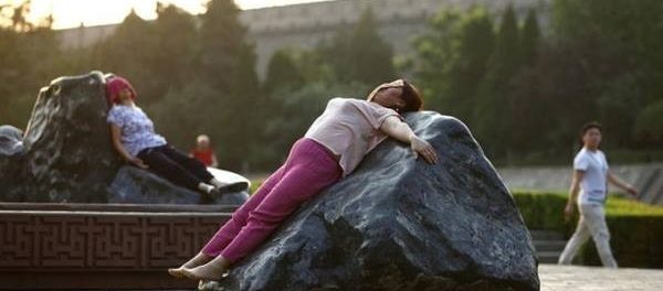 lying-on-hot-rocks4-600x338