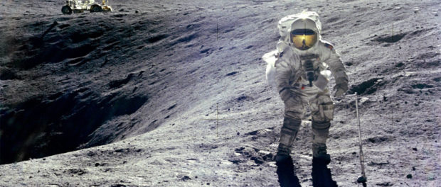 Astronaut-pe-Luna-in-misiunea-Apollo-17-800x450