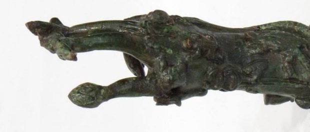 Artefact, mana zeului Sabazius (Bulgaria)