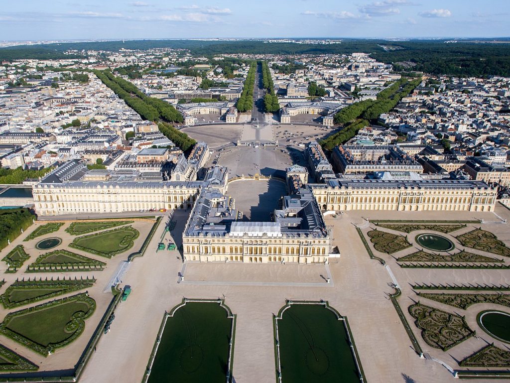 1280px-Vue_a+¬rienne_du_domaine_de_Versailles_par_ToucanWings_-_Creative_Commons_By_Sa_3.0_-_073