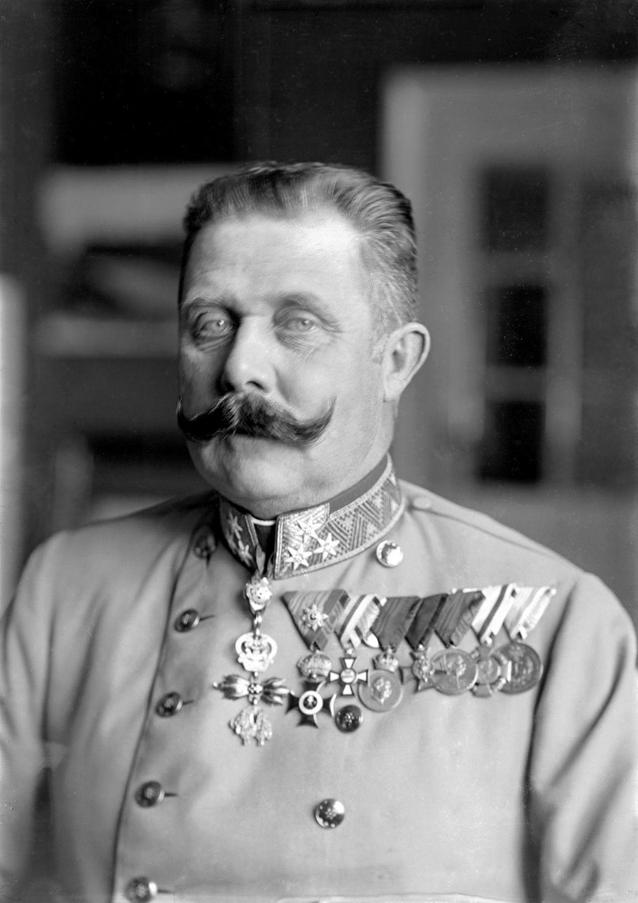 Ferdinand_Schmutzer_-_Franz_Ferdinand_von_O__776_sterreich-Este__um_1914