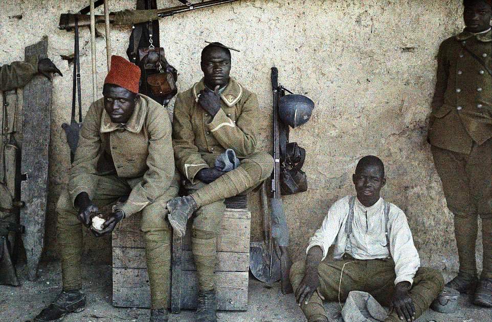 Infanteristi francezi originari din Senegal. 200.000 de senegalezi au luat parte la Primul Razboi Mondial