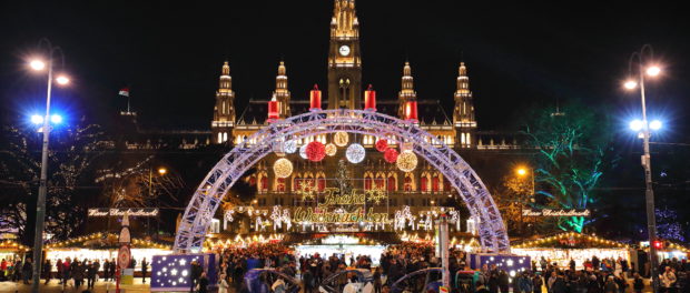 Wien_-_Christkindlmarkt,_Rathausplatz