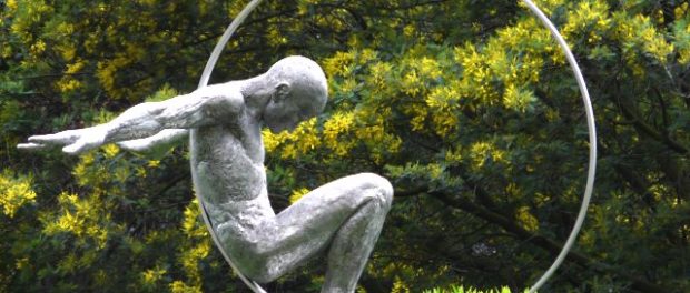 'Volare'_by_Lorenzo_Quinn,_North_Gardens,_Cadogan_Place