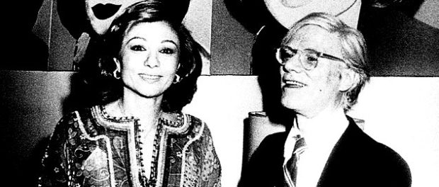 Farah_Pahlavi_and_Andy_Warhol_in_Tehran_Museum_of_Contemporary_Art,_1977
