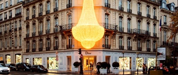 Décorations de Noel de la boutique Dior avenue Montaigne à Paris