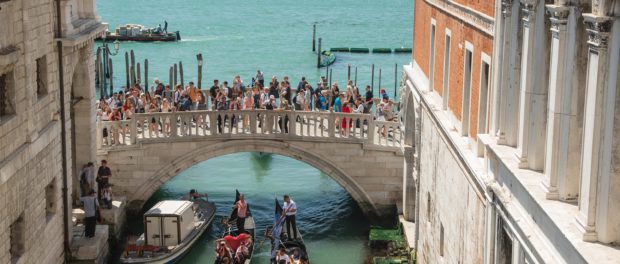 View_from_the_Bridge_of_Sighs_(Ponte_dei_Sospiri),_Venice_Italy