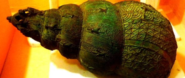 Bronze_ceremonial_vessel_in_form_of_a_snail_shell,_9th_century,_Igbo-Ukwu,_Nigeria