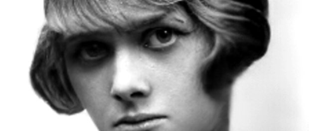 Young_Daphne_du_Maurier_restored_bw